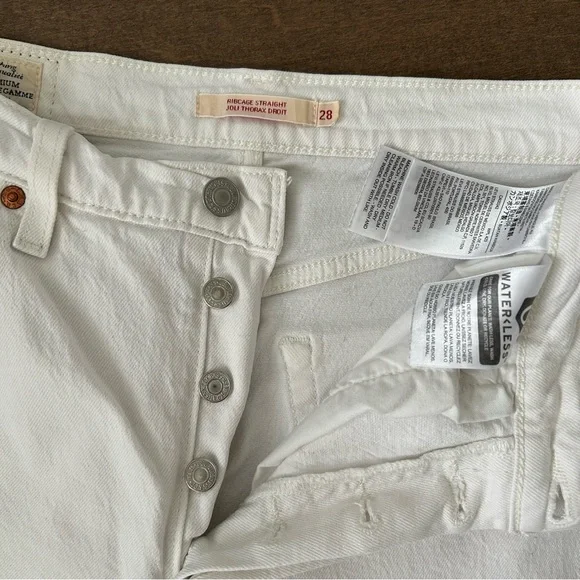 Levi’s Ribcage Straight Jean - Picture 11 of 13